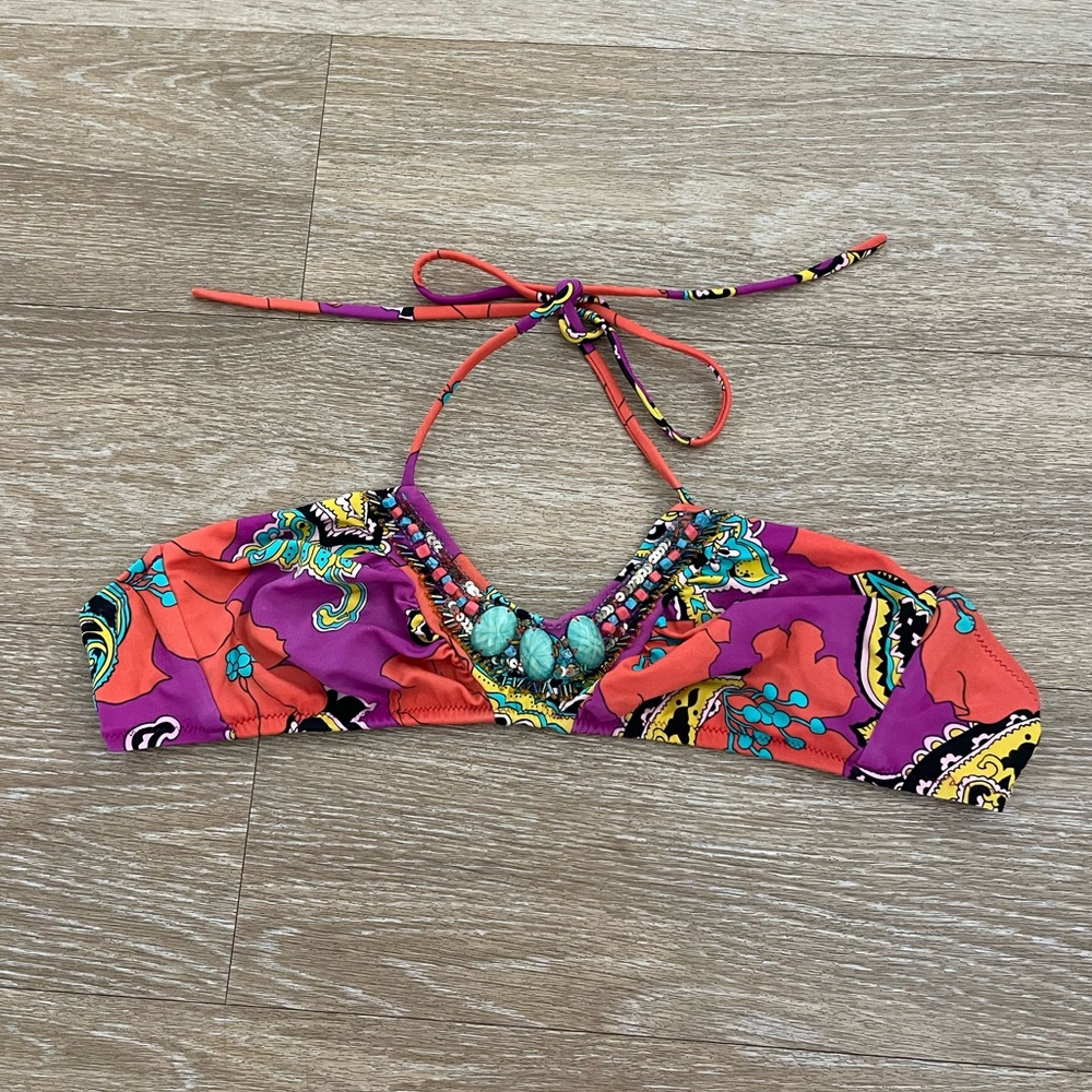 Bikini Top VS